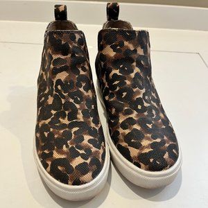 Steve Martin Wedges Size 8